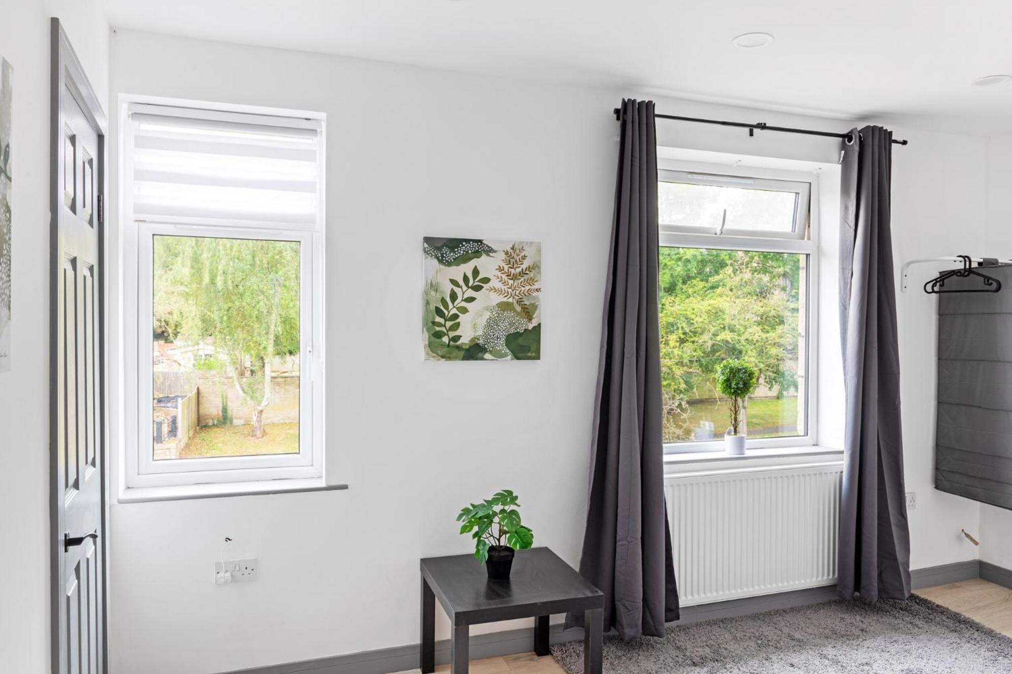 Stanion Luxurious 3 Bedroom Modern House Northamptonshire, Double, Twins, Single, Free Parking, Free Wi-Fi, Pets, Up To 8 Sleeps, 4 Smart Tvs Corby Kültér fotó