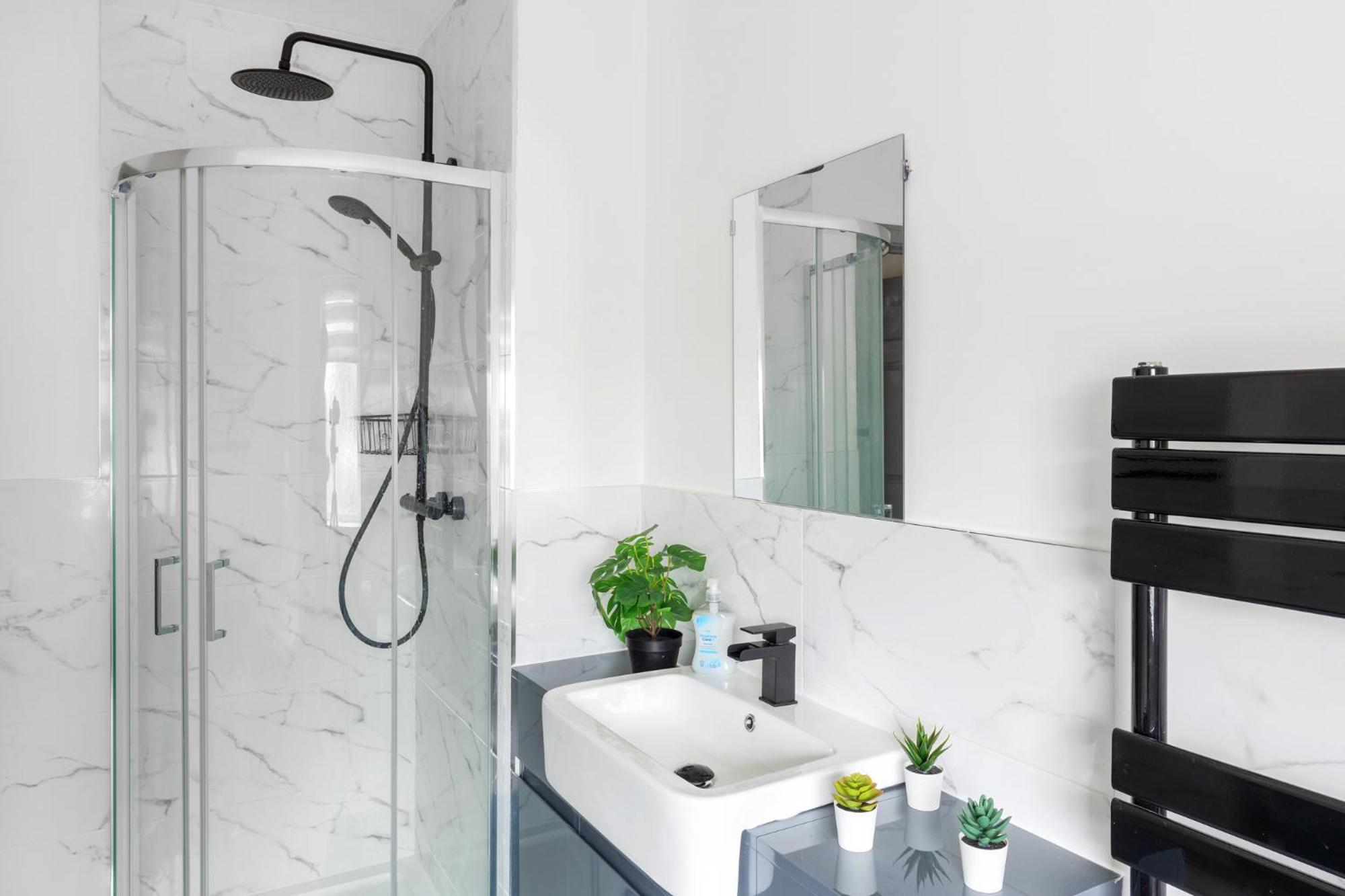 Stanion Luxurious 3 Bedroom Modern House Northamptonshire, Double, Twins, Single, Free Parking, Free Wi-Fi, Pets, Up To 8 Sleeps, 4 Smart Tvs Corby Kültér fotó