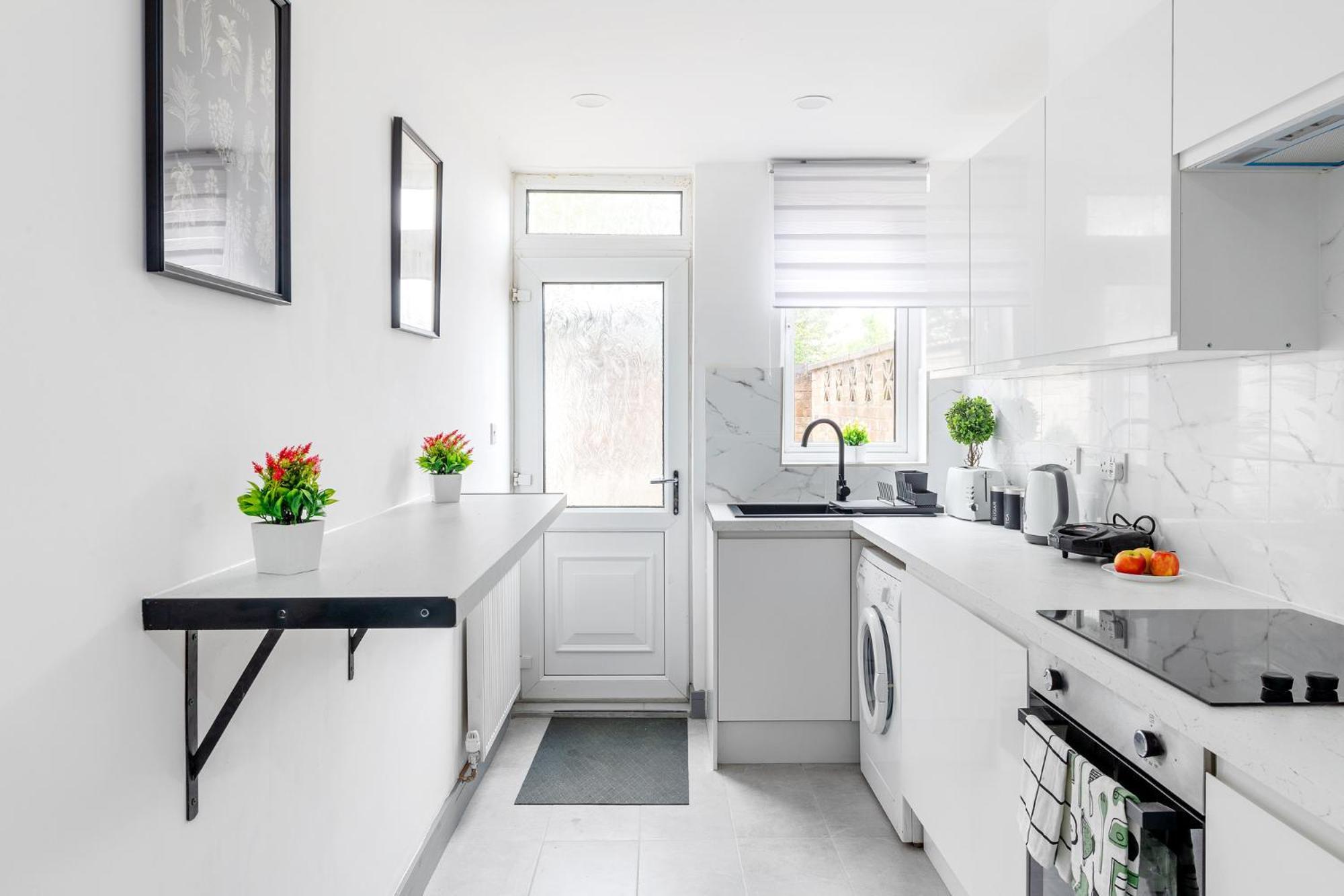 Stanion Luxurious 3 Bedroom Modern House Northamptonshire, Double, Twins, Single, Free Parking, Free Wi-Fi, Pets, Up To 8 Sleeps, 4 Smart Tvs Corby Kültér fotó