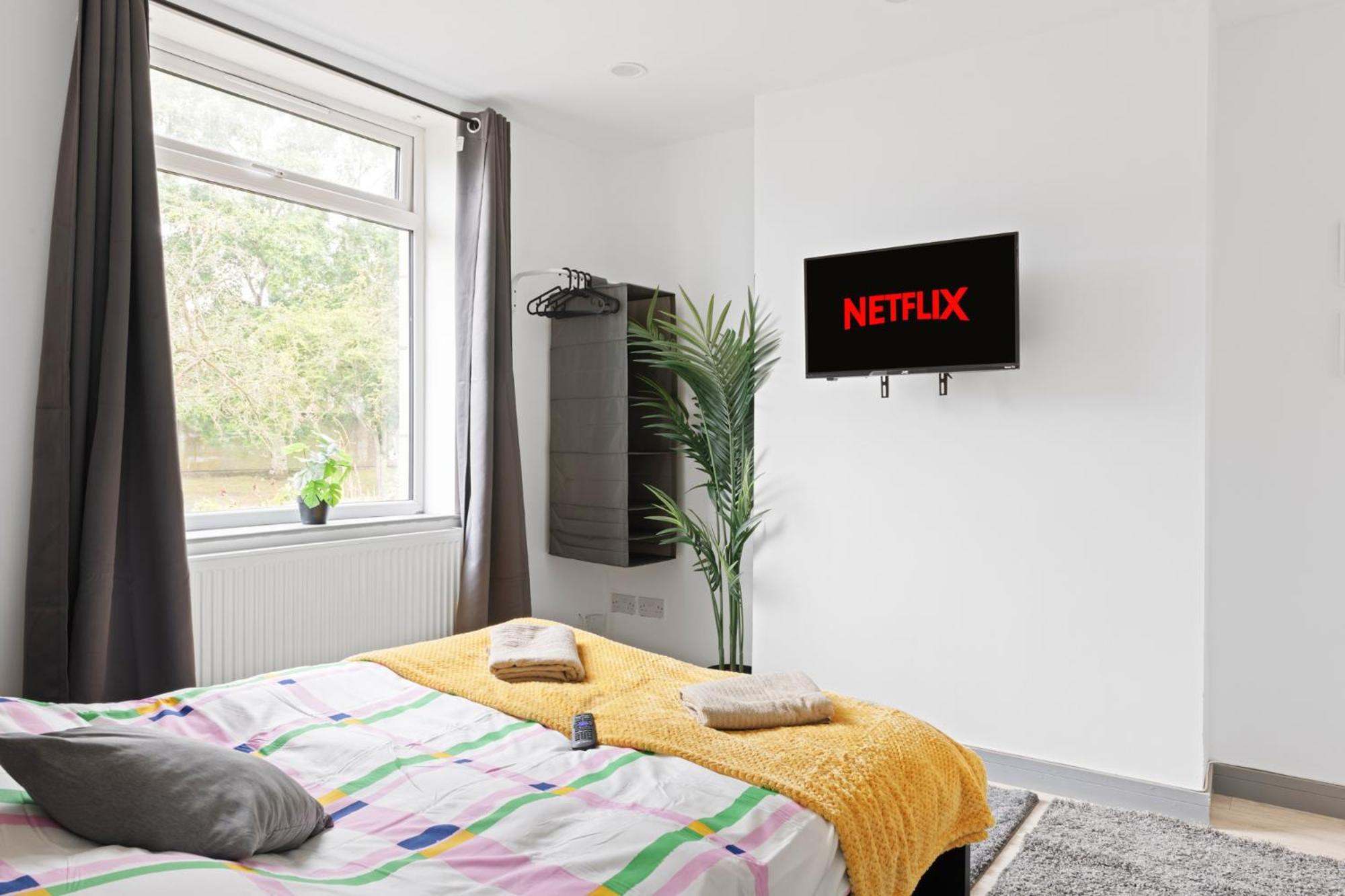 Stanion Luxurious 3 Bedroom Modern House Northamptonshire, Double, Twins, Single, Free Parking, Free Wi-Fi, Pets, Up To 8 Sleeps, 4 Smart Tvs Corby Kültér fotó