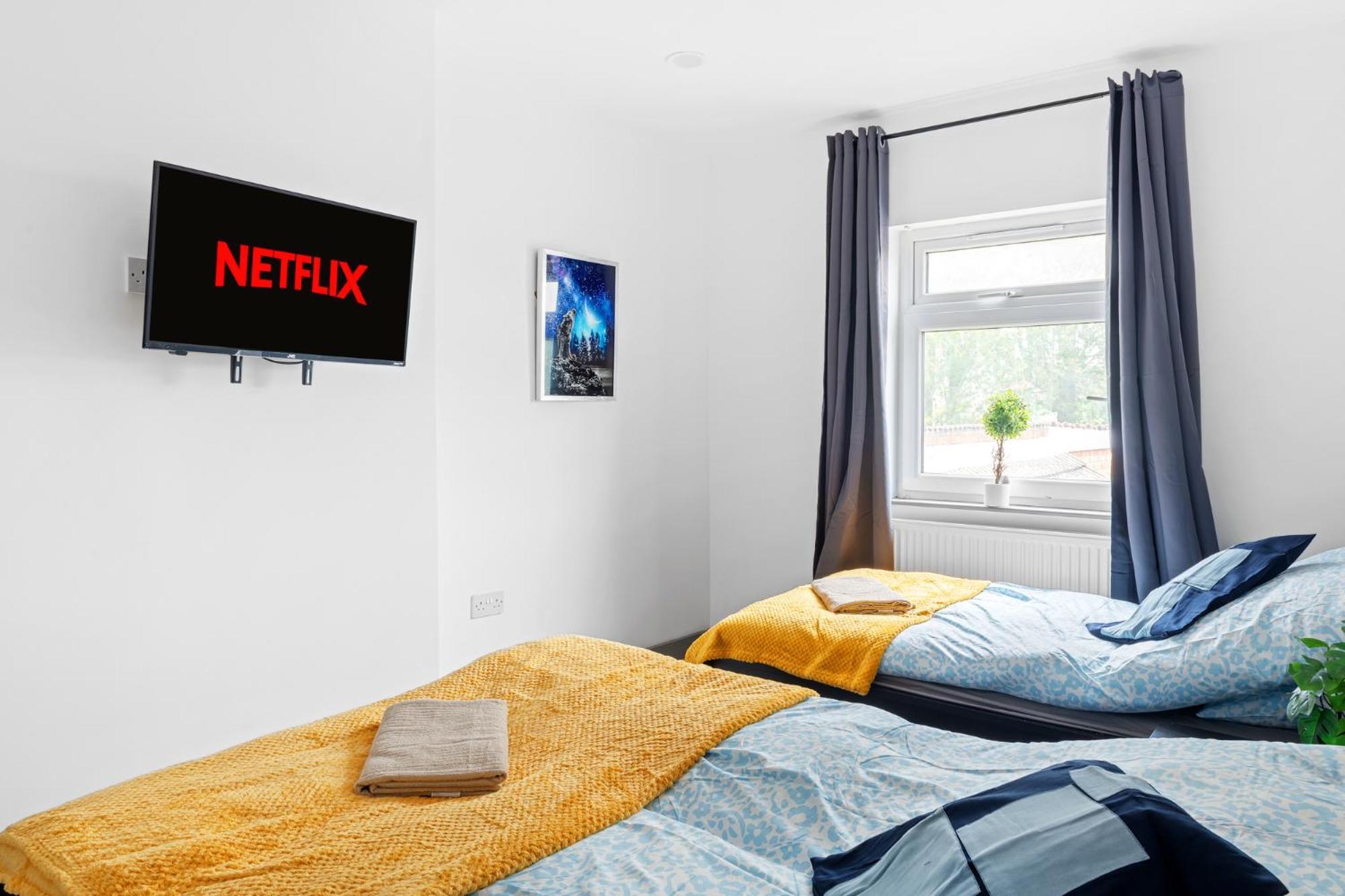 Stanion Luxurious 3 Bedroom Modern House Northamptonshire, Double, Twins, Single, Free Parking, Free Wi-Fi, Pets, Up To 8 Sleeps, 4 Smart Tvs Corby Kültér fotó