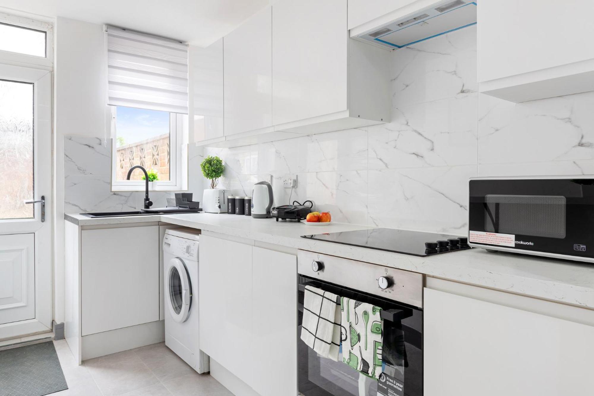 Stanion Luxurious 3 Bedroom Modern House Northamptonshire, Double, Twins, Single, Free Parking, Free Wi-Fi, Pets, Up To 8 Sleeps, 4 Smart Tvs Corby Kültér fotó