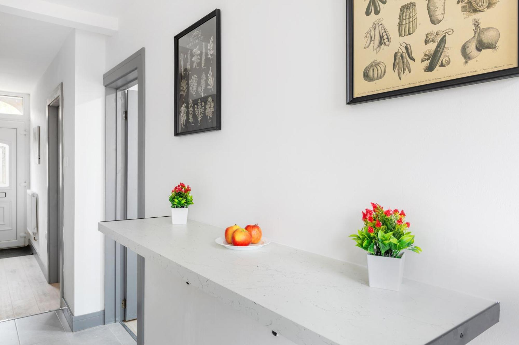 Stanion Luxurious 3 Bedroom Modern House Northamptonshire, Double, Twins, Single, Free Parking, Free Wi-Fi, Pets, Up To 8 Sleeps, 4 Smart Tvs Corby Kültér fotó