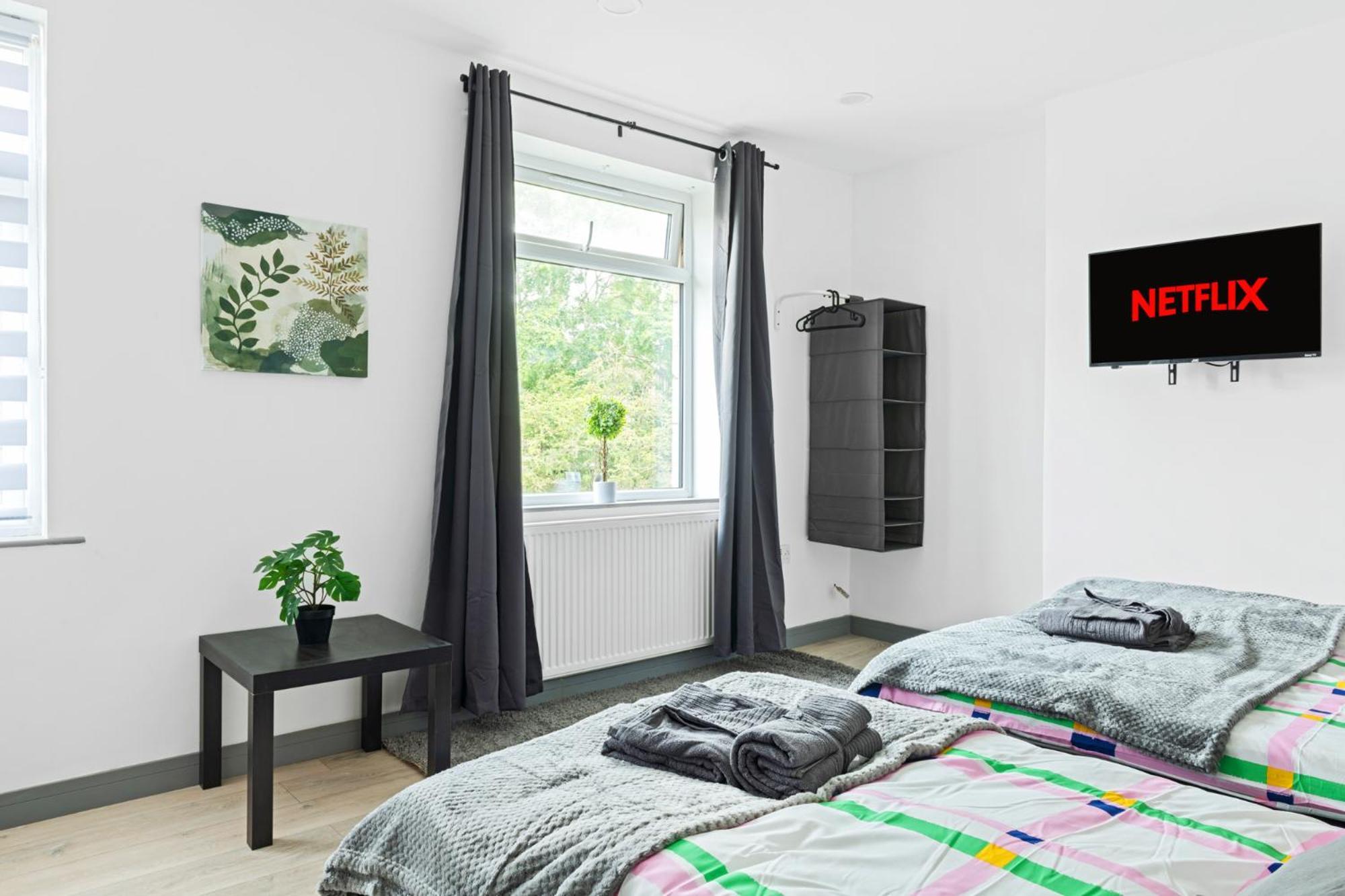 Stanion Luxurious 3 Bedroom Modern House Northamptonshire, Double, Twins, Single, Free Parking, Free Wi-Fi, Pets, Up To 8 Sleeps, 4 Smart Tvs Corby Kültér fotó