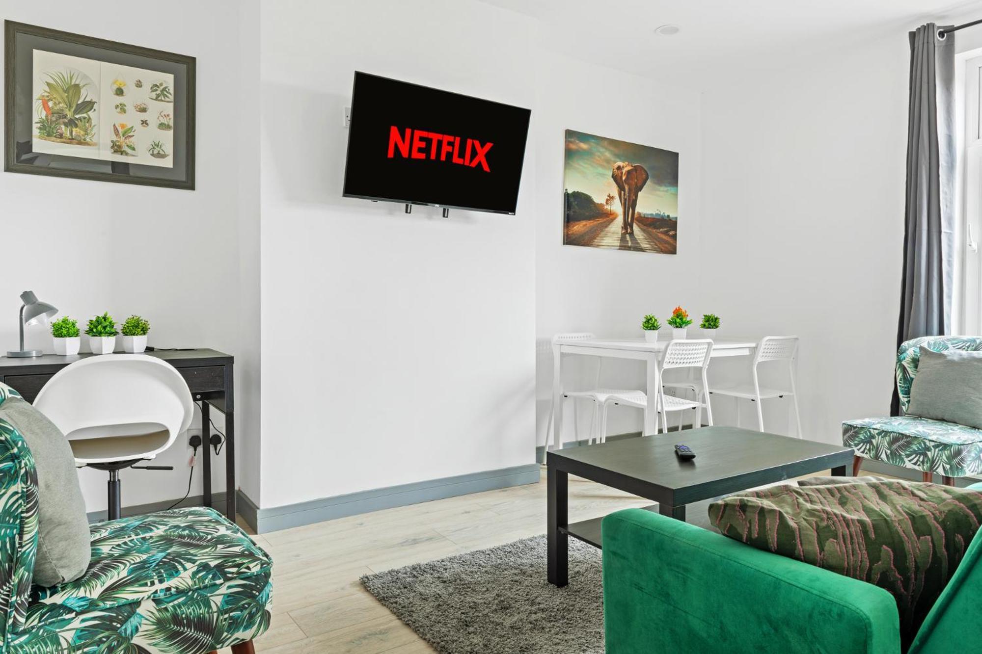 Stanion Luxurious 3 Bedroom Modern House Northamptonshire, Double, Twins, Single, Free Parking, Free Wi-Fi, Pets, Up To 8 Sleeps, 4 Smart Tvs Corby Kültér fotó