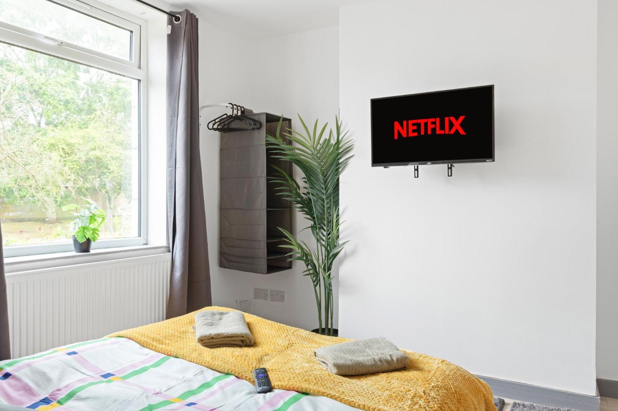 Stanion Luxurious 3 Bedroom Modern House Northamptonshire, Double, Twins, Single, Free Parking, Free Wi-Fi, Pets, Up To 8 Sleeps, 4 Smart Tvs Corby Kültér fotó